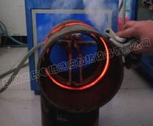 高頻淬火爐對管子內(nèi)壁進行加熱熱處理